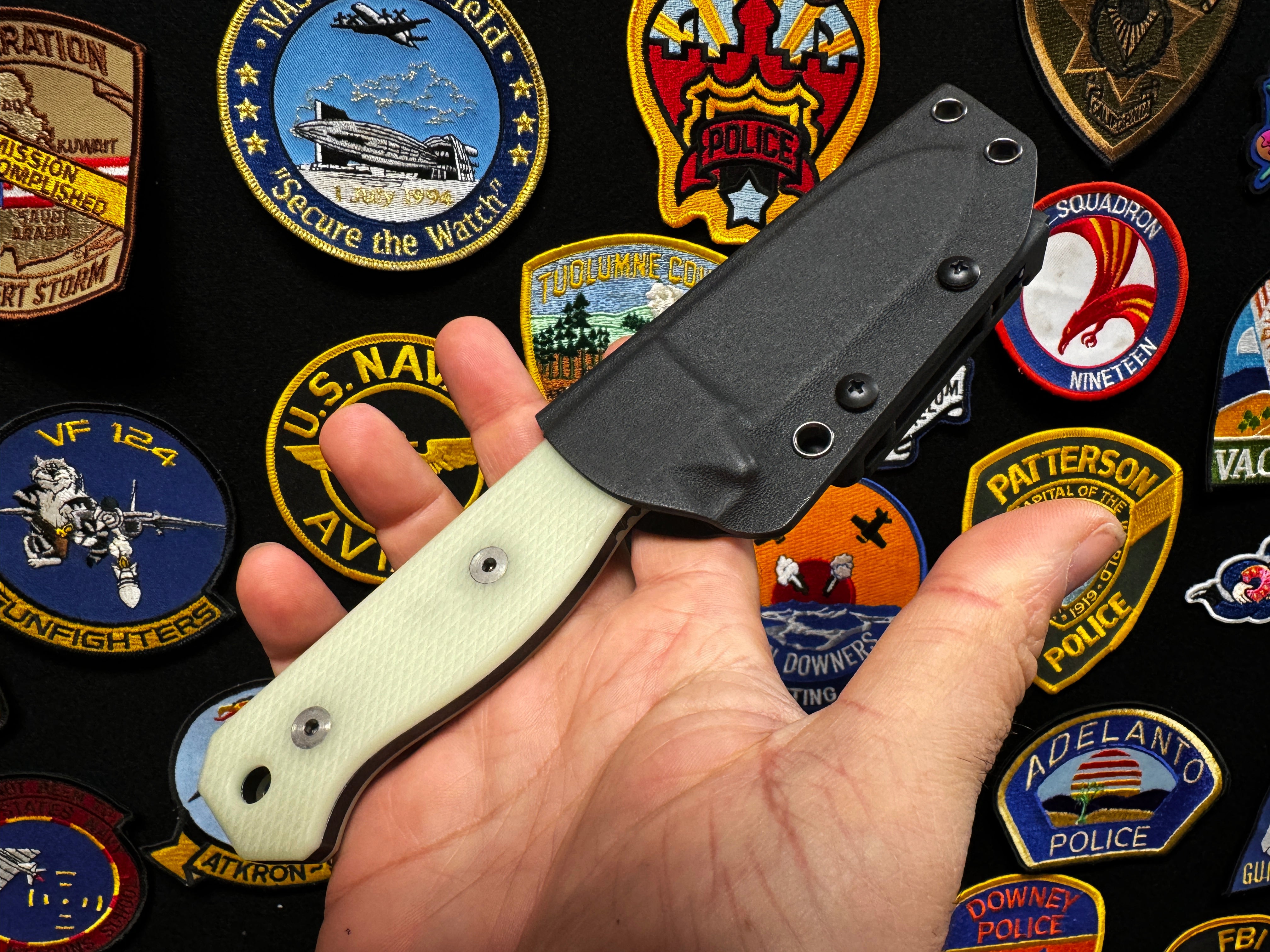 R4A - Ready 4 Action Knife / D2 Fixed Blade ( UGM GLOW Scales )