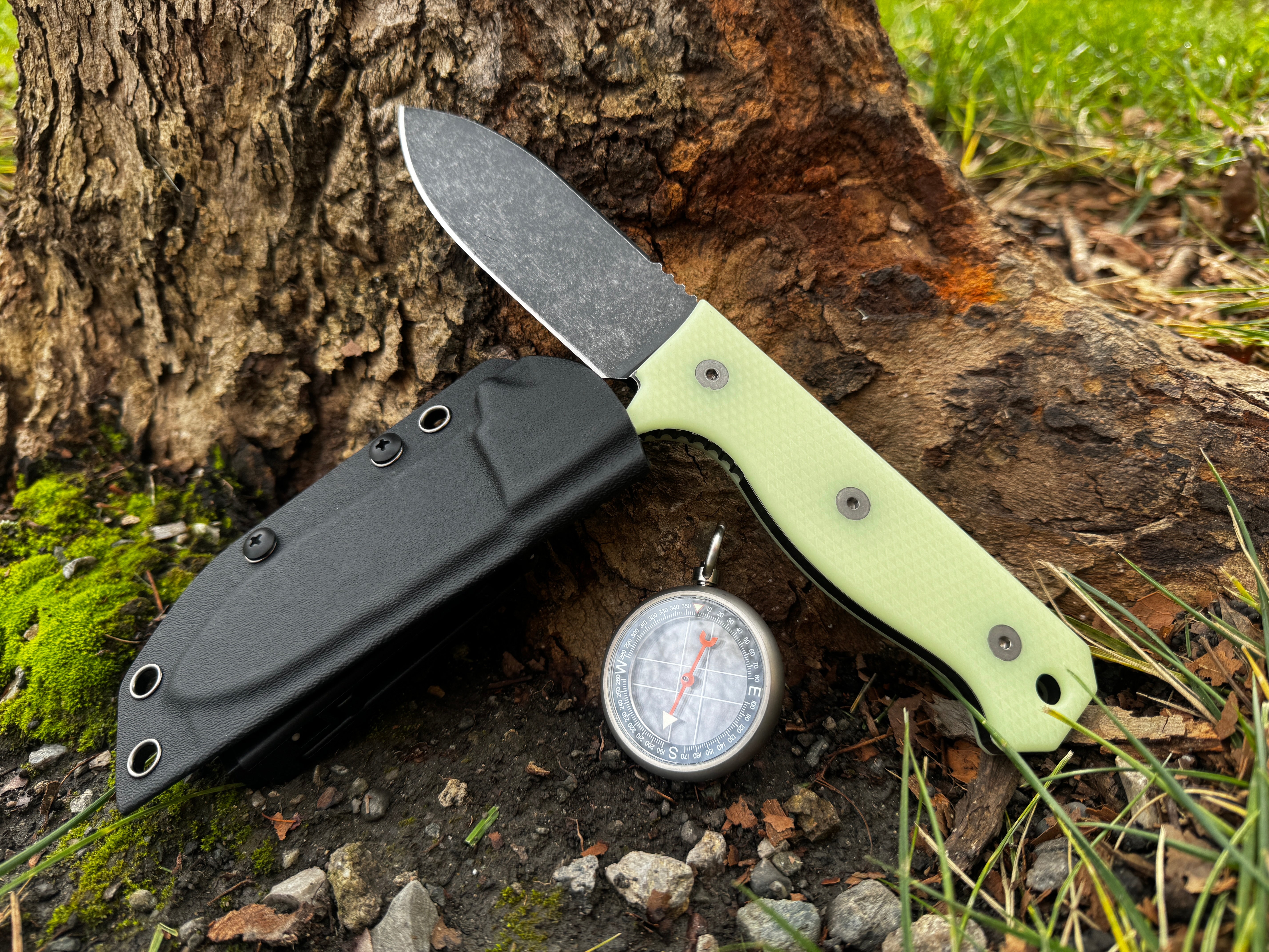 R4A - Ready 4 Action Knife / D2 Fixed Blade ( UGM GLOW Scales )