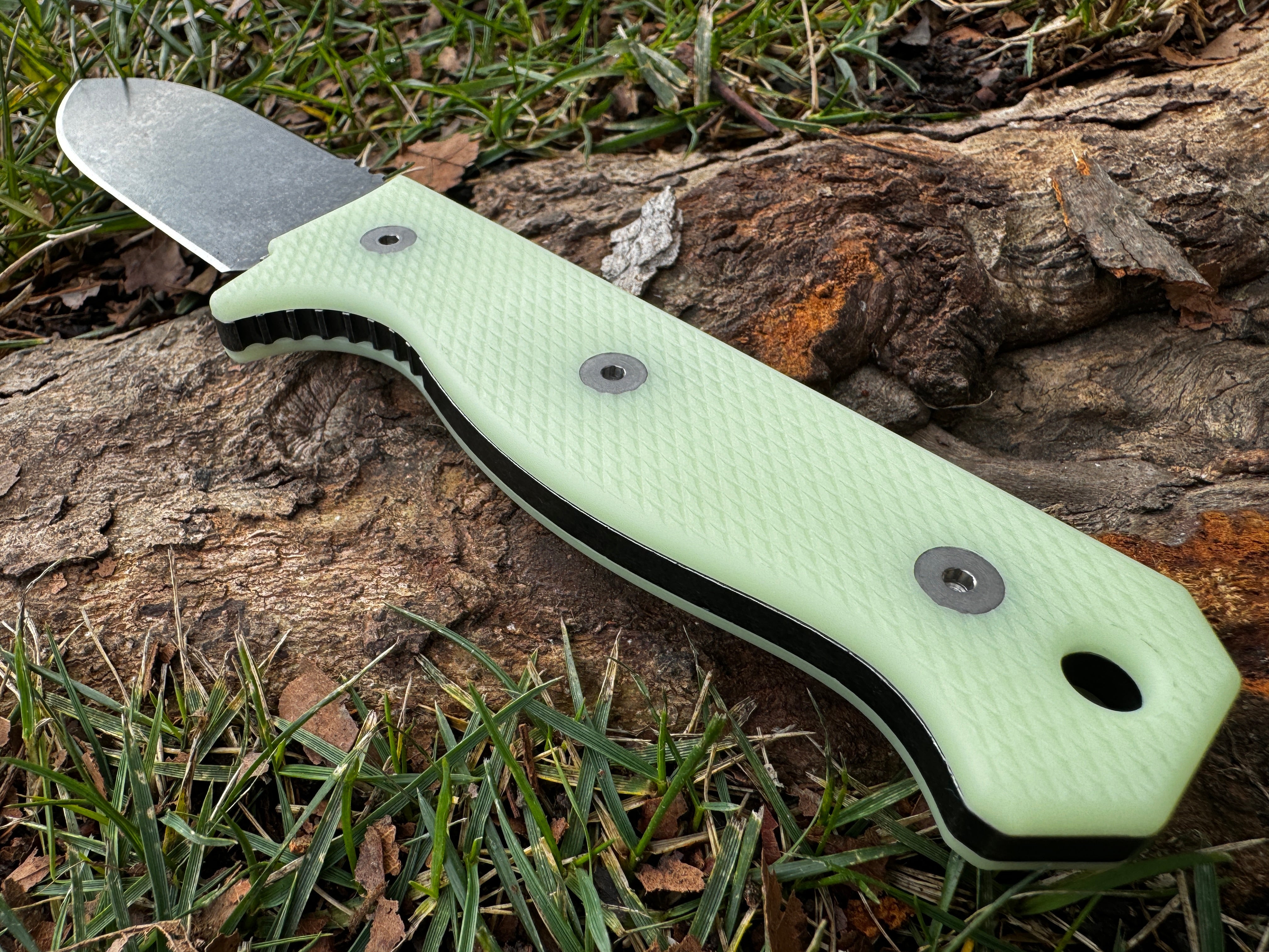 R4A - Ready 4 Action Knife / D2 Fixed Blade ( UGM GLOW Scales )