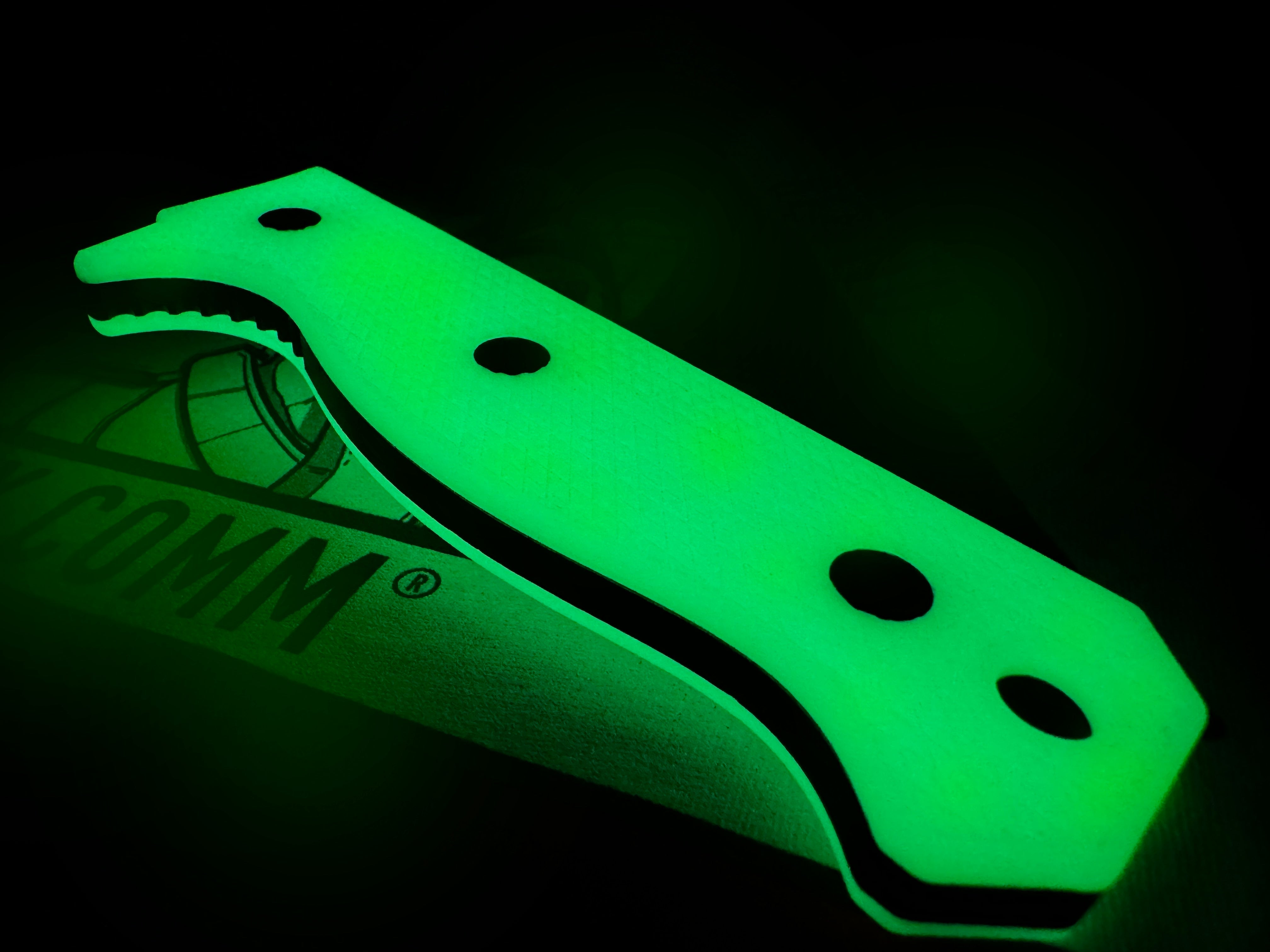 R4A - Ready 4 Action Knife / D2 Fixed Blade ( UGM GLOW Scales )