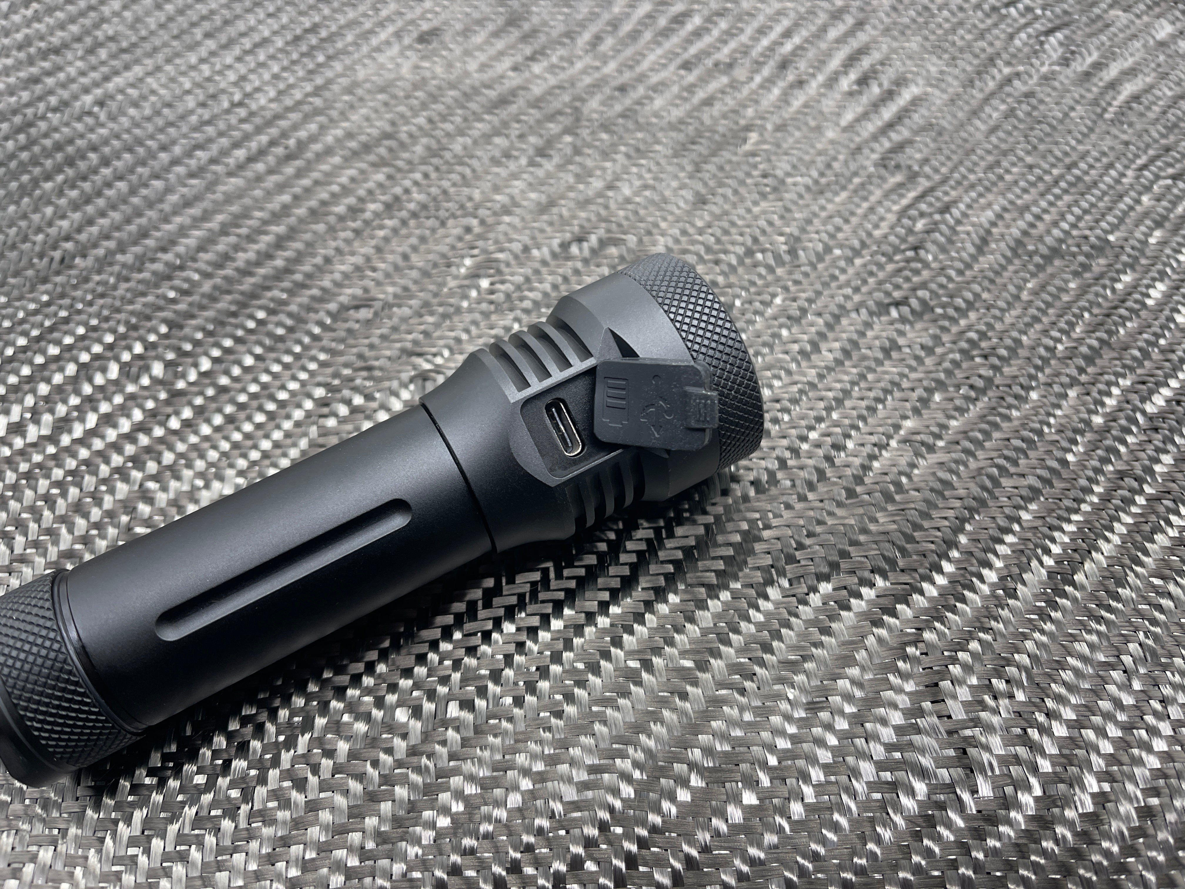 EZ - Throw 18650 / 21700 Flashlight by Maratac® ( + Built In Charger )