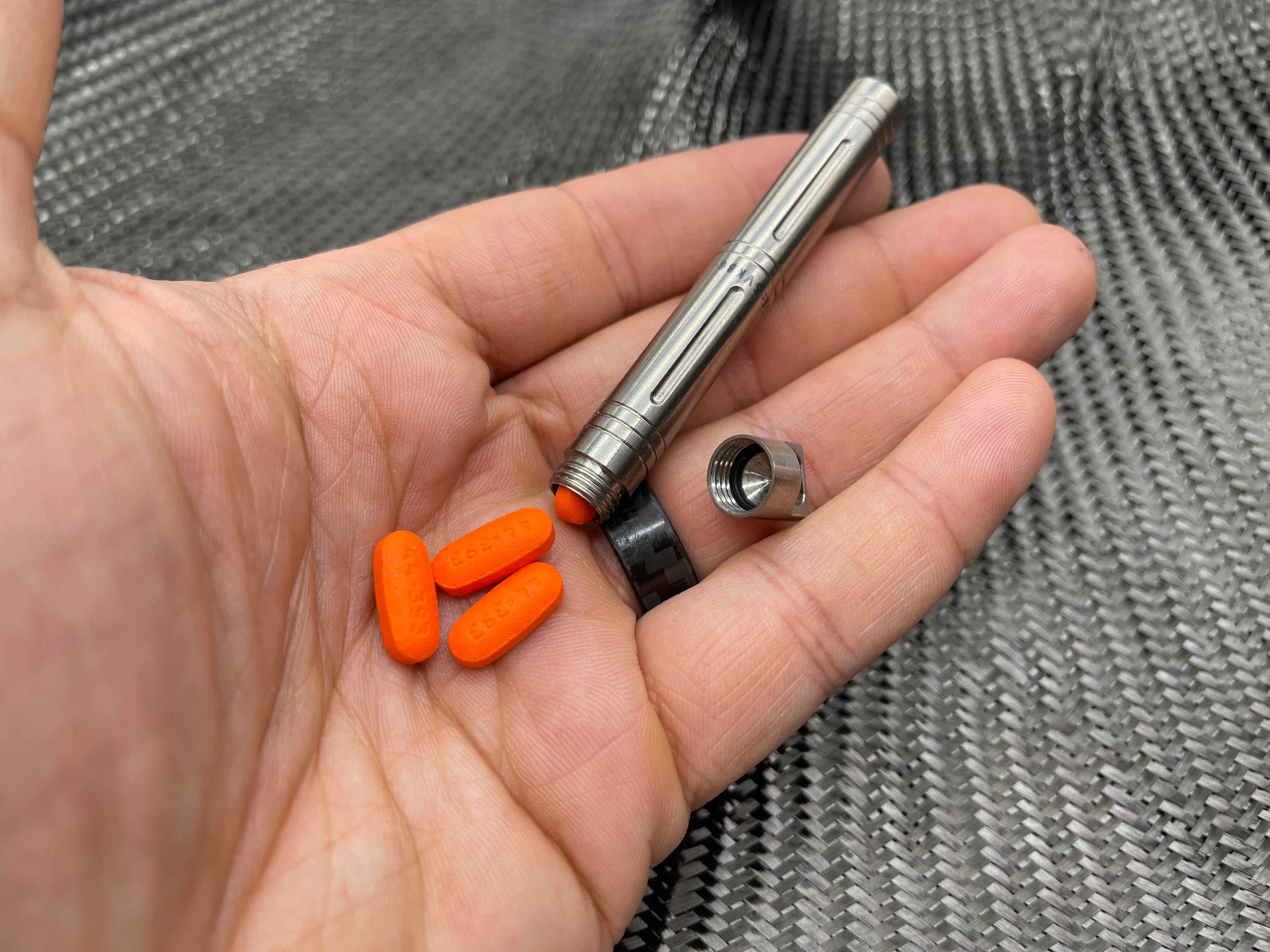 Slim Pick Titanium Capsule