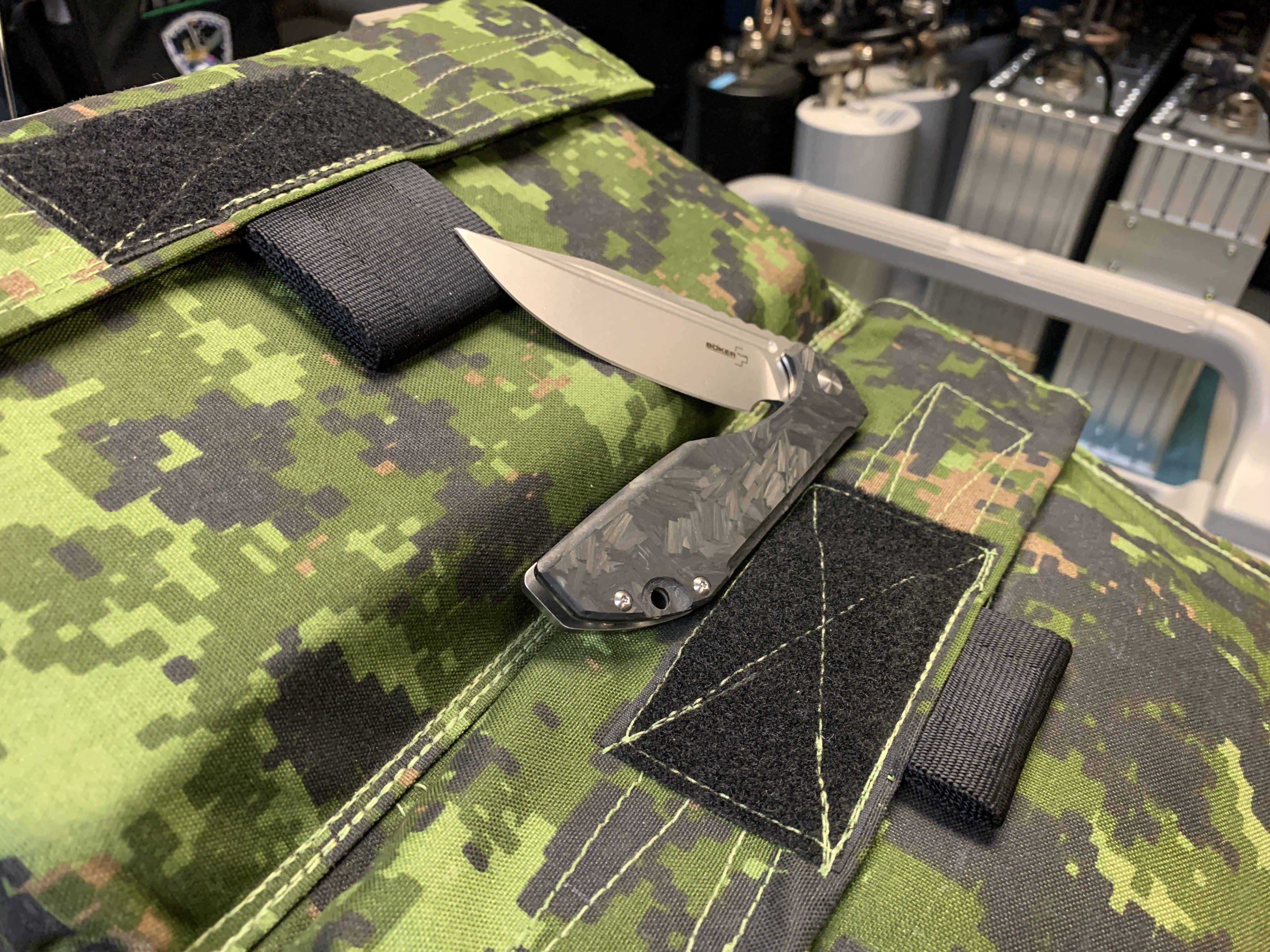 Glow - Boker Stout Commander -  Shredded Carbon Fiber Knife