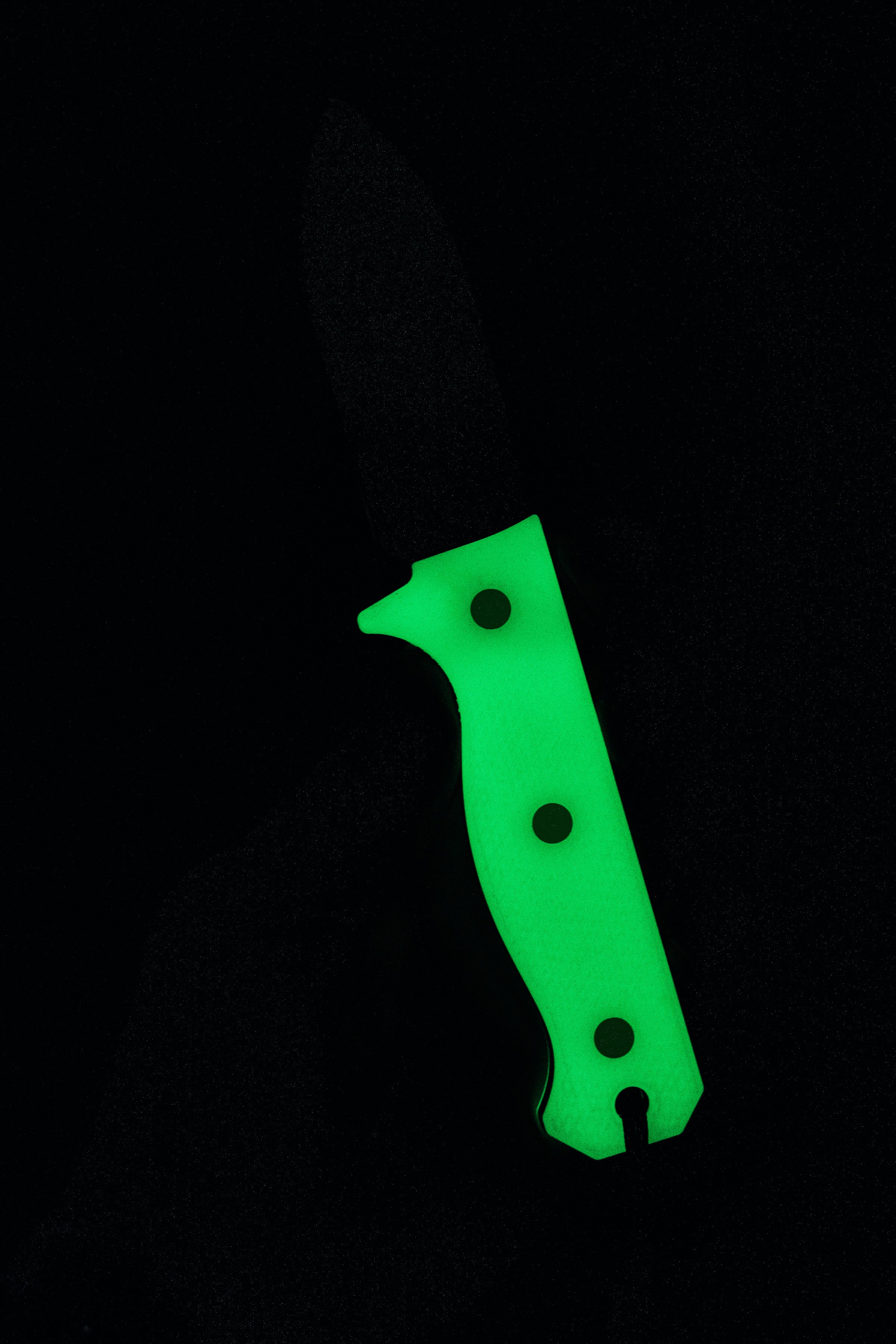 R4A - Ready 4 Action Knife / D2 Fixed Blade ( UGM GLOW Scales )