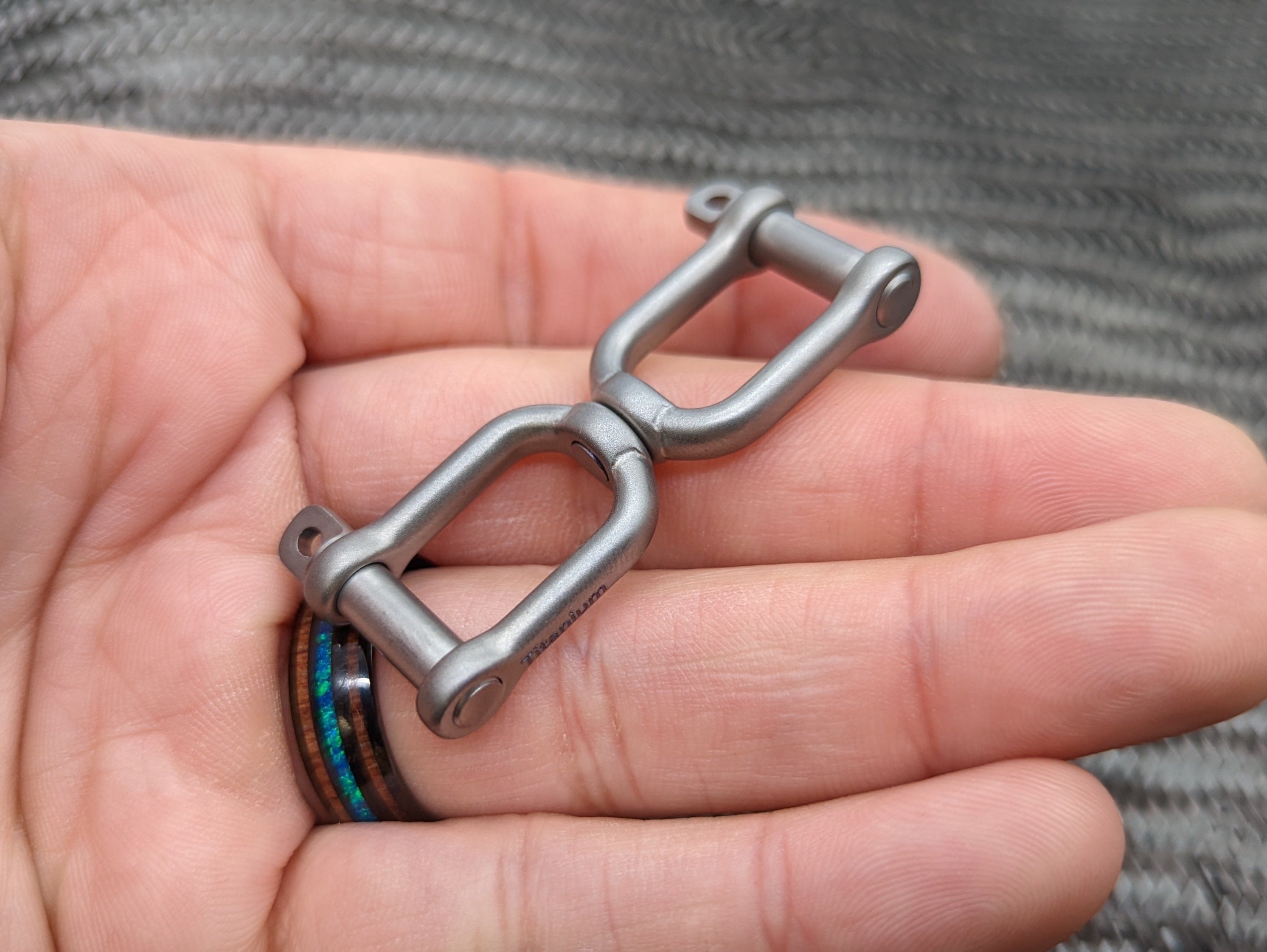 Double Pivot Titanium Gyve Shackle